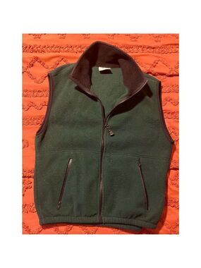 Timberline  Colorado green vest zipper 2 pockets on each side on front. Mock col